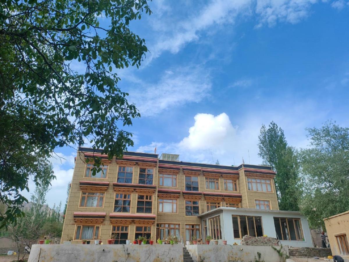Hotel Alpine Ladakh Leh Buitenkant foto