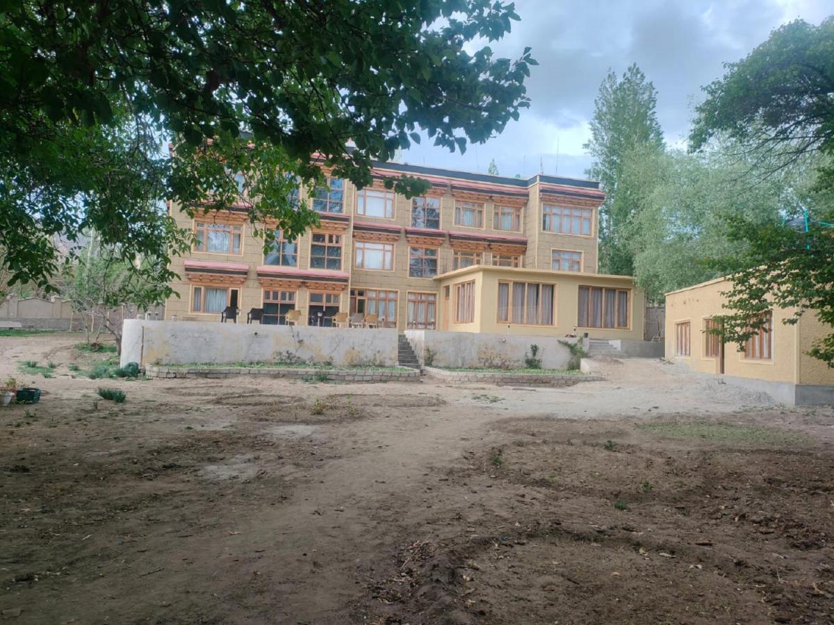 Hotel Alpine Ladakh Leh Buitenkant foto