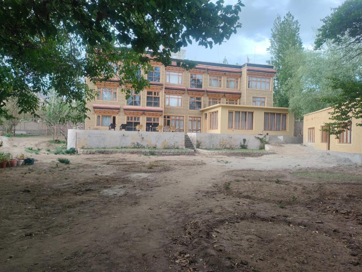 Hotel Alpine Ladakh Leh Buitenkant foto