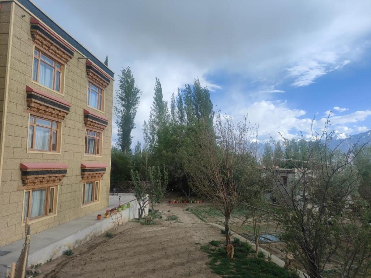 Hotel Alpine Ladakh Leh Buitenkant foto