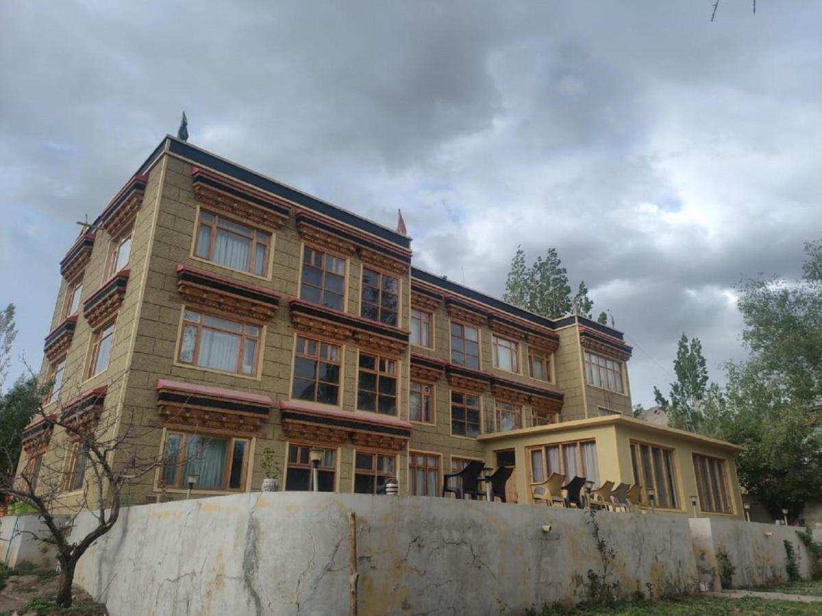 Hotel Alpine Ladakh Leh Buitenkant foto