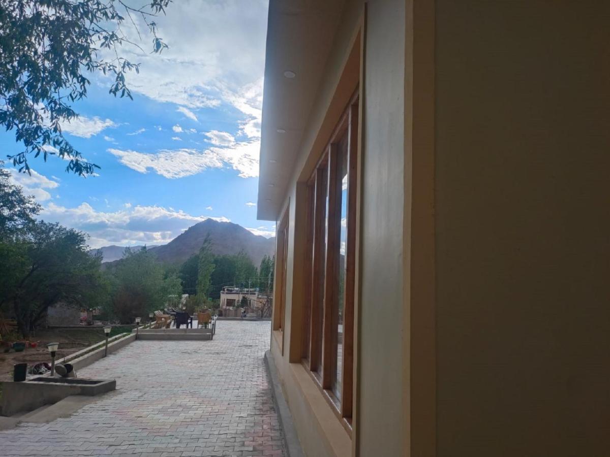 Hotel Alpine Ladakh Leh Buitenkant foto